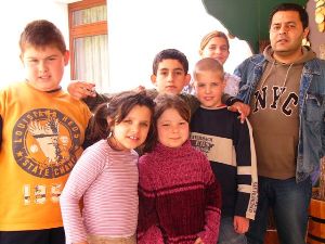 Roman-Unterricht: Josef Schmidt mit Schülern