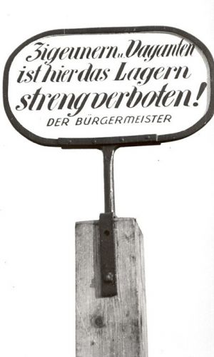 Warnschild auf dem Zufahrtsweg zur Hellerwiese in Wien (um 1940 (Foto: Romane Thana)
