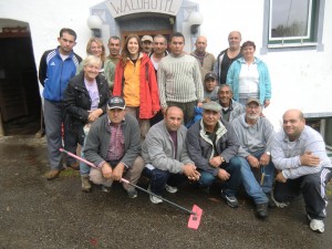  Waldhüttl: Aufräumarbeiten mit den Bewohnern 