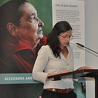 Karola Fings bei einem Vortrag über den NS-Genozid an Roma in Rumänien und in der Ukraine, Berlin 2014 (Foto: Stiftung EVZ)
