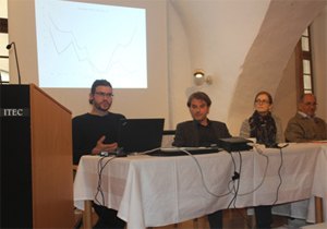 Marius Weil beim Vortrag in Schlaining (Foto: Roma-Servce) 