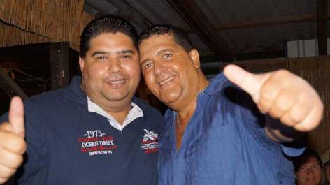 Martin Horvath (li. )und Tony Wegas beim Roma-Butschu von Roma-Service, 2015 (Foto: Julius Horvath)