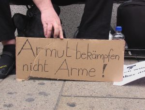 "Armut bekämpfen, nicht Arme!" (Foto: BettelLobbyWien)