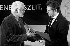 Samuel Mago bei der Preisvergabe in der Wiener Messehalle (Foto: WSNA/dROMa)