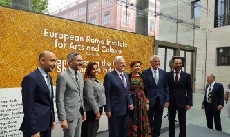 Vor der Gründungsfeier des ERIAC in Berlin (Foto: Zentralrat Deutscher Sinti und Roma)