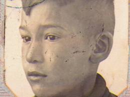 Zoni Weisz, geb. 1937, als Kind (Foto: rromani-resistance.com