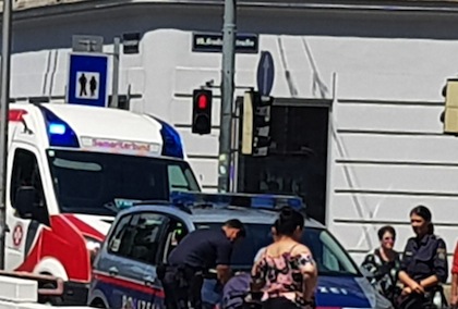 Wien, 7.7.2018: Die Polizei nimmt den Vorfallen in der Favoritenstraße auf (Foto: M. Bonvalot)