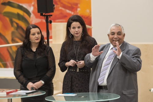 Manuela Horvath und Stefan Horvath mit Barbara Glück (Mitte) (Foto: Parlamentsdirektion)