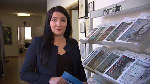 Zu Besuch bei Roma-Service: Katharina Graf-Janoska moderiert die Sendung Romano Dikipe (Foto: ORF)