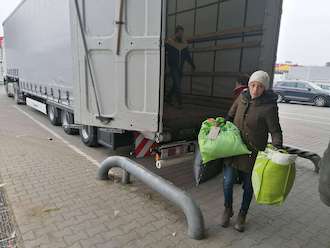 Nadine Papai use jek pomoschagoskero ledschipe upri polnitiki-ukrajinitiki granica (kipo: Nadine Papai)