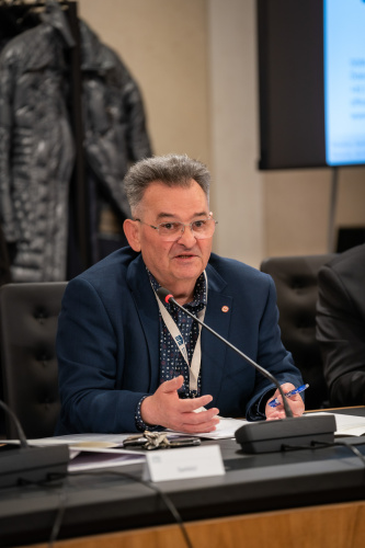 Beiratsvorsitzender Emmerich Gärtner-Horvath im Parlament, 2023 (Foto: Parlamentsdirektion/David Bohmann)