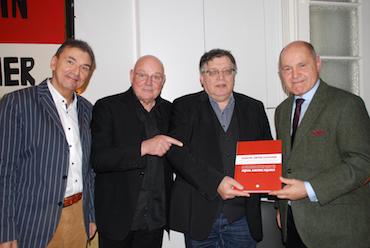Buchpräsentation des Kulturvereins am 16. Dezember 2023, v. li .nach re.: Vereinsobmann Christian Klippl, Intendant Wolfgang Böck, Historiker Gerhard Baumgartner, Nationalratspräsident Wolfgang Sobotka (Foto: Kulturverein österreichischer Roma)